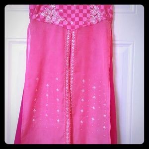 Kid long tradition dress.....