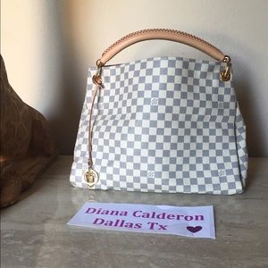 (SOLD)Authentic Louis Vuitton Artsy MM DA