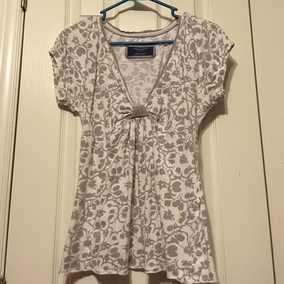 American eagle v cut shirt