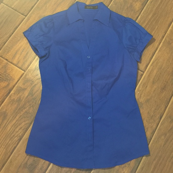 The Limited Tops - Beautiful essential shirt by the Limited 💙