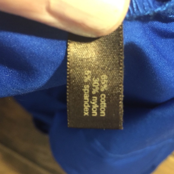 Beautiful essential shirt by the Limited 💙 - Picture 4 of 4