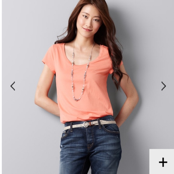 Soft scoop neck tee by LOFT 👀