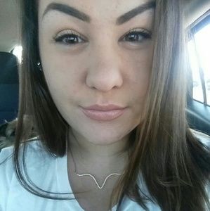 Meet your Posher, Caitlin