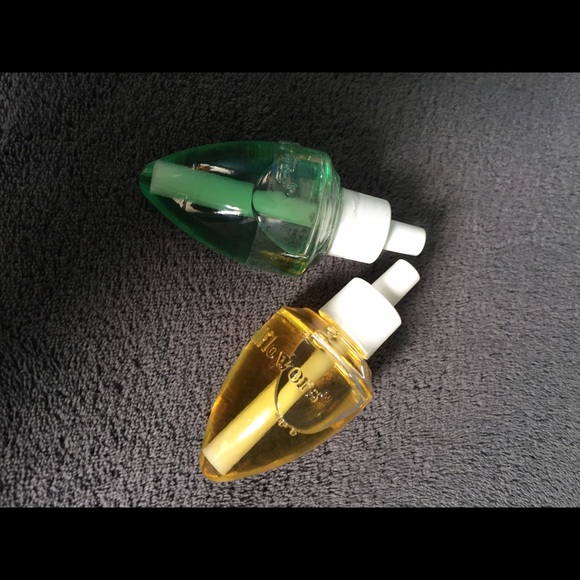 2 bath and body works wallflowers