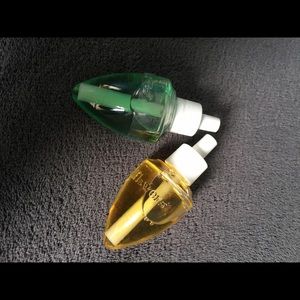 2 bath and body works wallflowers