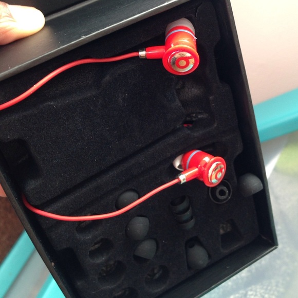 Beats. - Picture 2 of 2