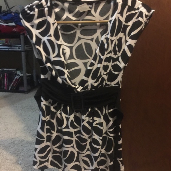 Black & white top