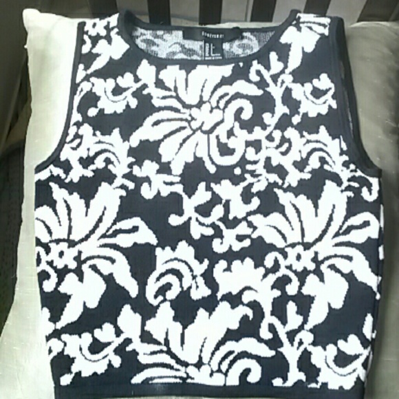 Adorable black and white floral top