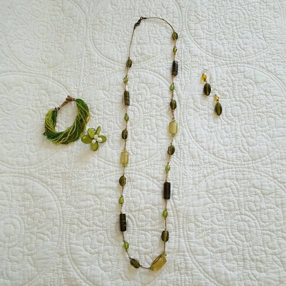 Green accent jewelry set