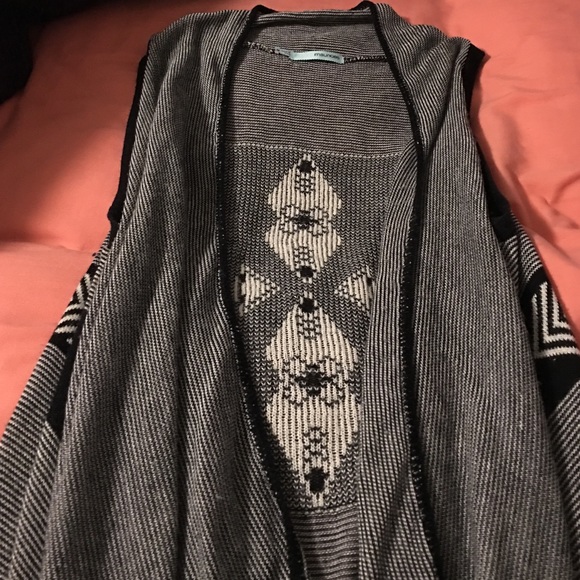 Cardigan vest black and white