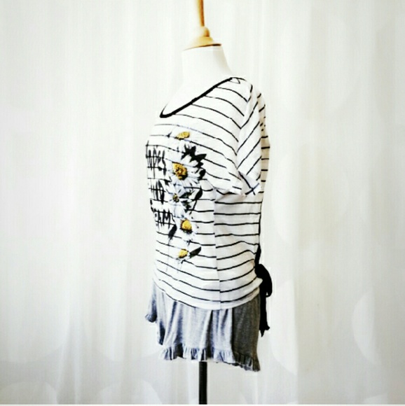 ✂Price Cut✂Hopes and Dreams Graphic Top - Picture 3 of 4