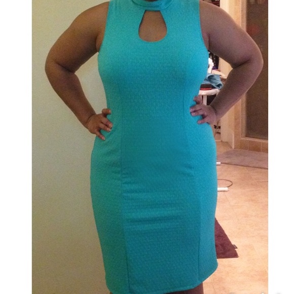 NWT! Spring Green Sleeveless Keyhole Dress
