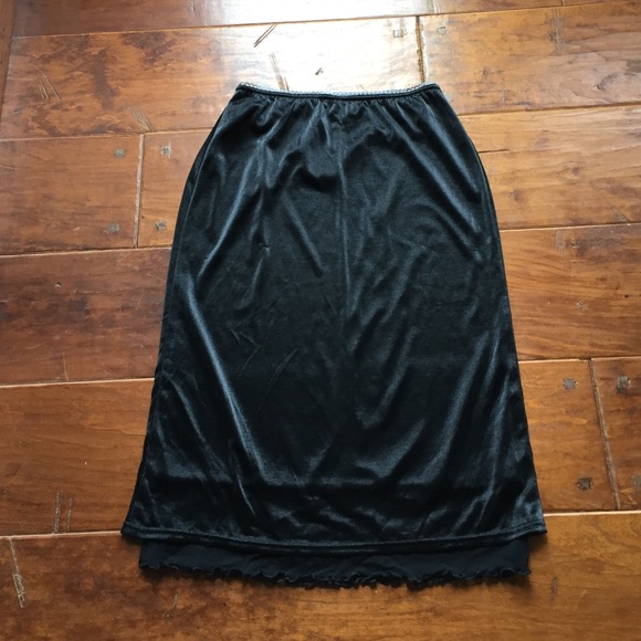 3/4 length black skirt