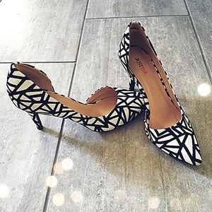 Black and white heels ❤️