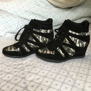 Love Culture Wedge black and white lace Sneakers