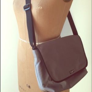 KATE SPADE MESSENGER BAG!
