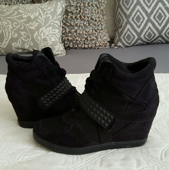 *On hold Miraduuuh25*Black Studded Wedge Sneaker
