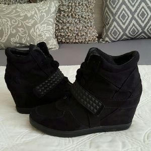 *On hold Miraduuuh25*Black Studded Wedge Sneaker
