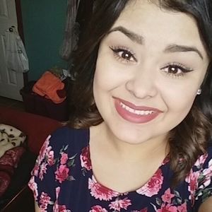 Meet your Posher, Valeria