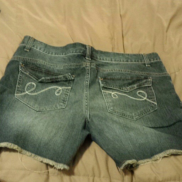 Mossimo shorts - Picture 2 of 2