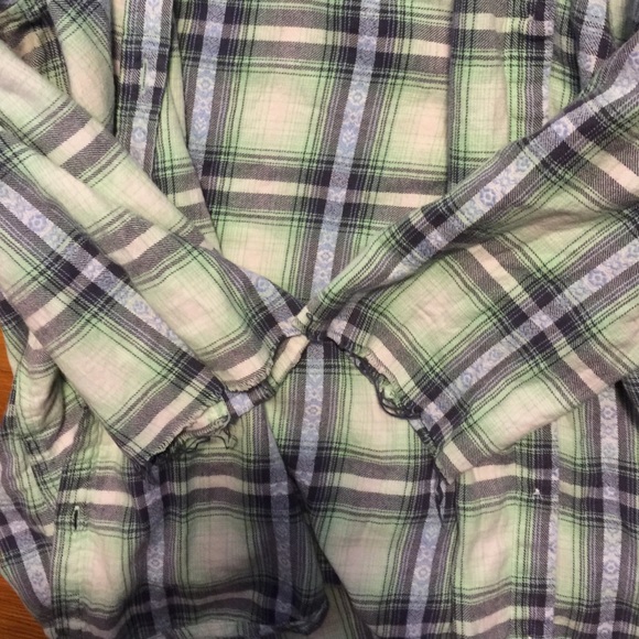 Green flannel - Picture 3 of 3
