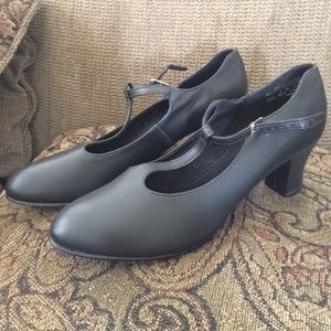 Capezio Women's Flex 2.5" Character Dance Shoes