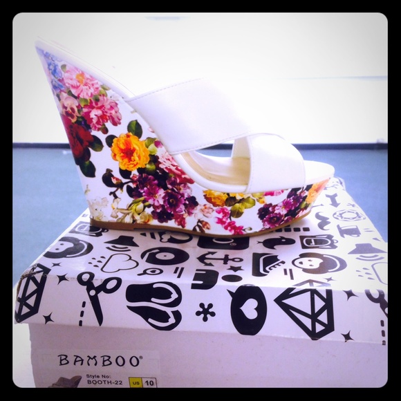 Spring Wedge Floral - Picture 1 of 1