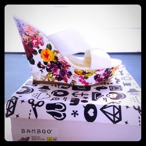 Spring Wedge Floral