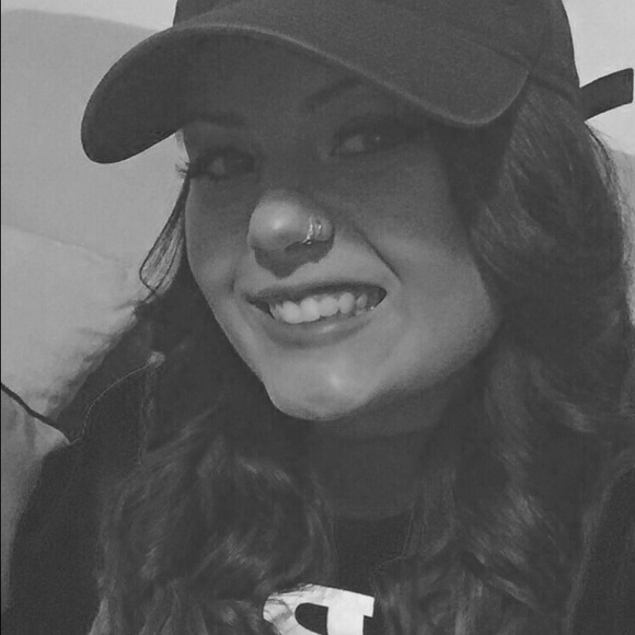 Meet your Posher, Renna - Picture 2 of 3