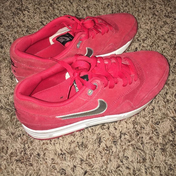 Nike air max essentials