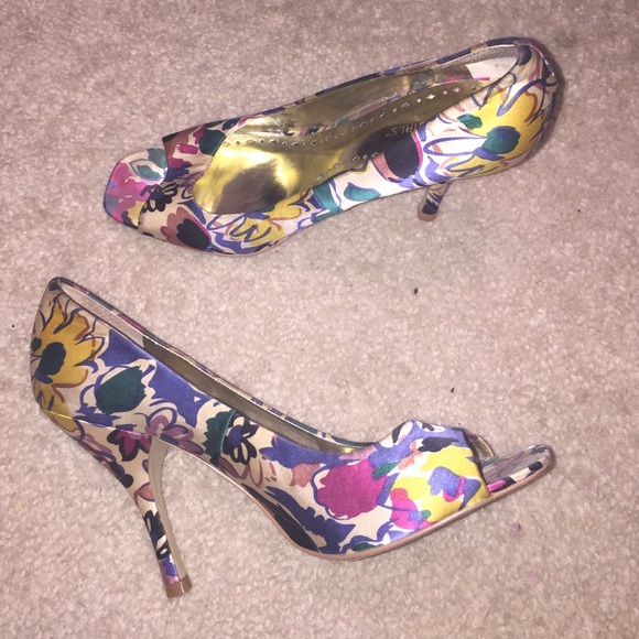BCBG heels
