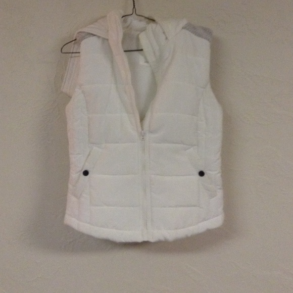 White vest - Picture 1 of 2