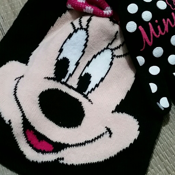Minnie Mouse Beanie and Mittens Set BNWT - Picture 2 of 4