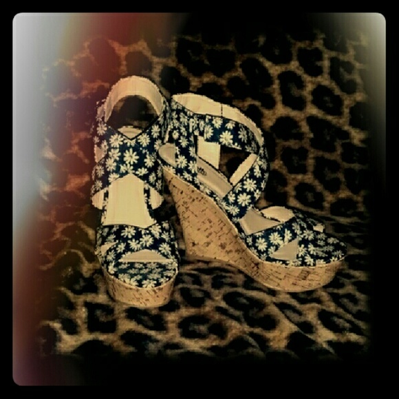 Navy Criss Cross Daisy Print Wedges