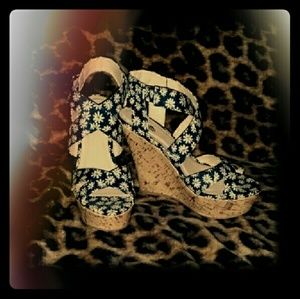 Navy Criss Cross Daisy Print Wedges
