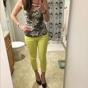 Yellow cropped jeans