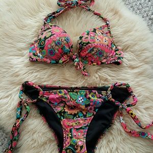 NWOT Victoria's Secret bikini