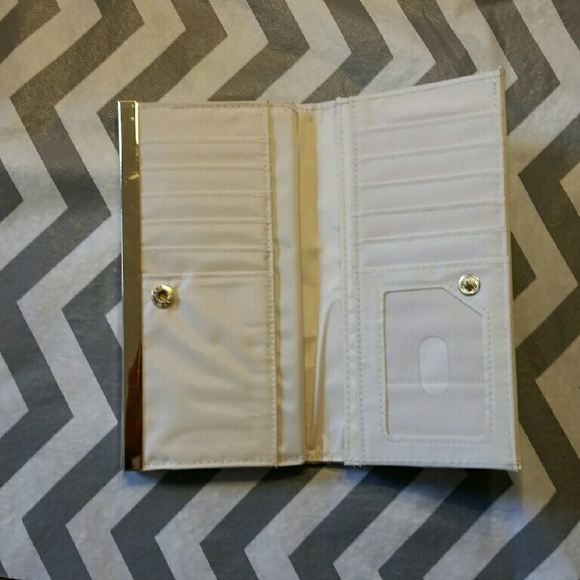 New GORGEOUS LUXE Gold Cream Studded Wallet! - Picture 2 of 4