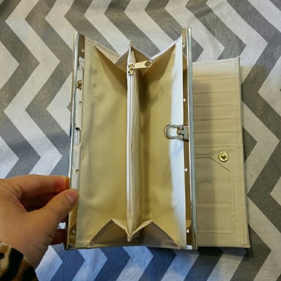 New GORGEOUS LUXE Gold Cream Studded Wallet! - Picture 3 of 4