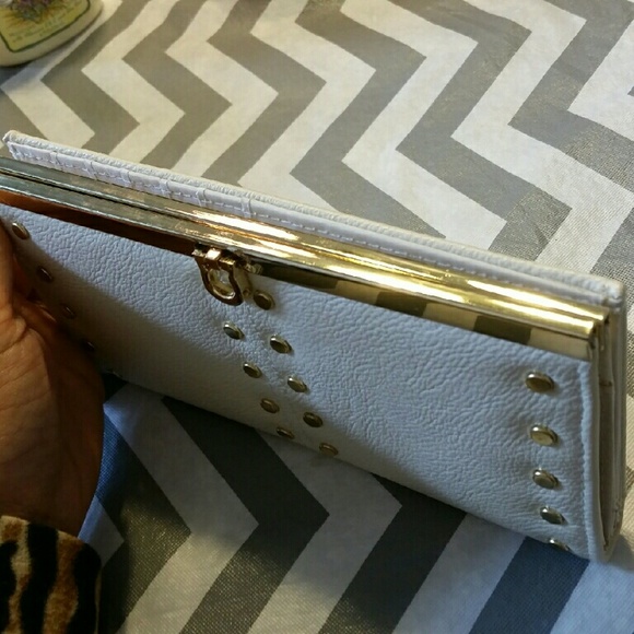 New GORGEOUS LUXE Gold Cream Studded Wallet! - Picture 4 of 4