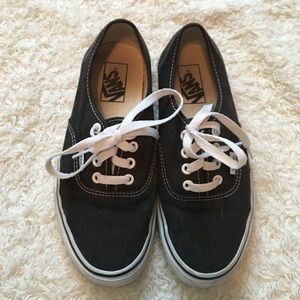 TRADITIONAL BLACK VANS