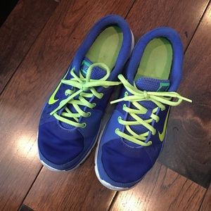 Nike tennis shoes Hardly worn