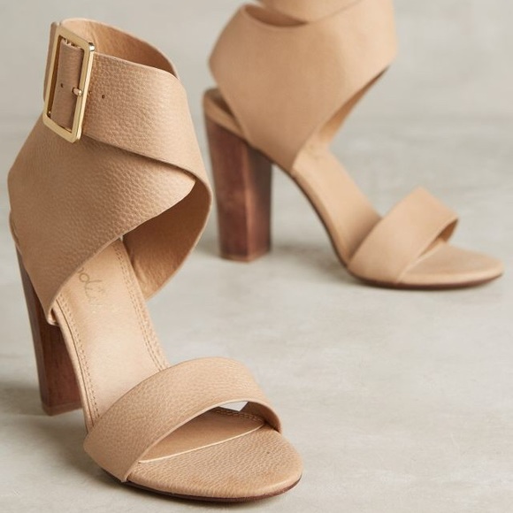 Splendid nude heel