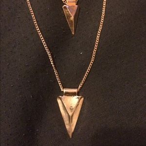 🚫SOLD🚫Gold double arrow necklace