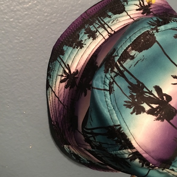 Bucket hat