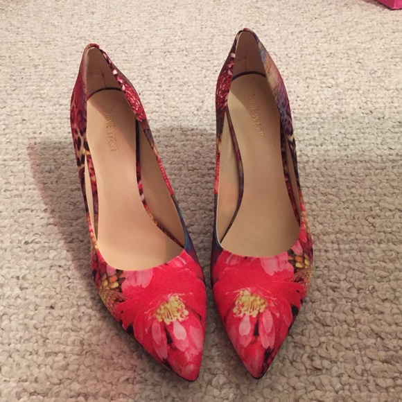 Like new Nine West heels!!