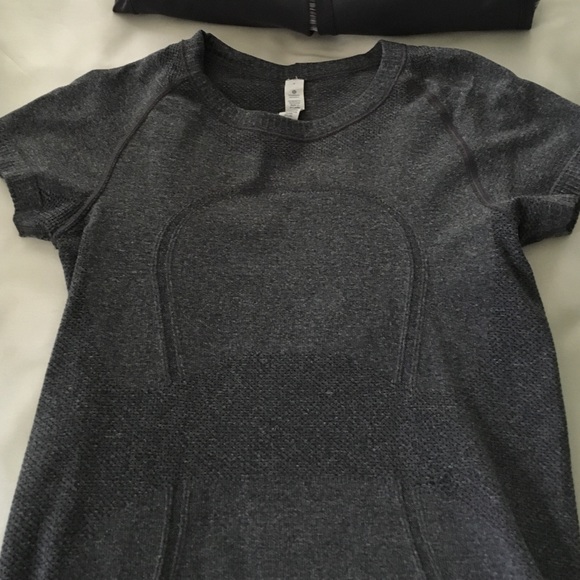 Lululemon pull on tee