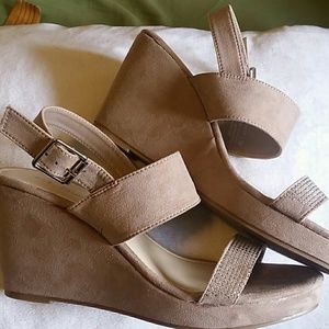 *On Hold* BRAND NEW taupe suede wedges sandals
