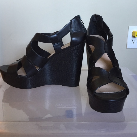 Black wedges