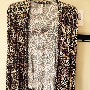 Light weight cheetah print cover. Great condition.